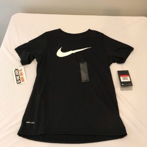 Nike Dri-Fit Anti Odor boy’s shirt black☀️